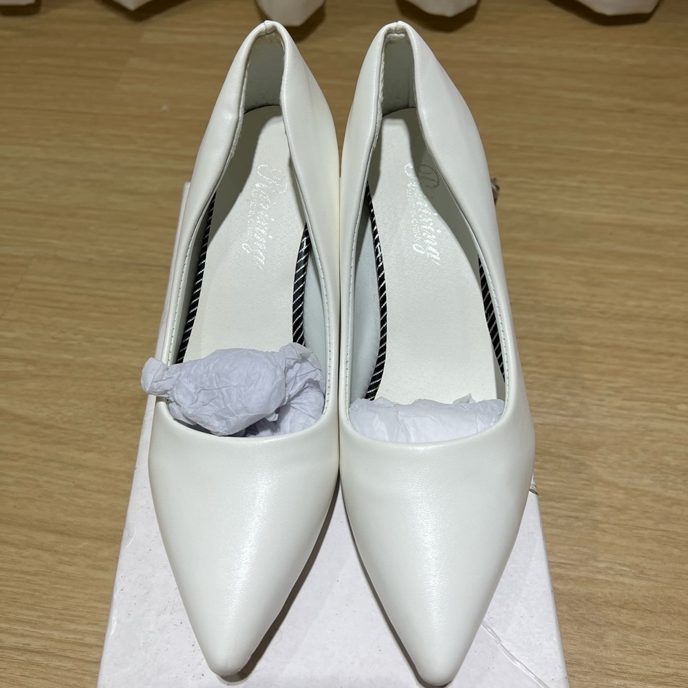 White color pumps 3”